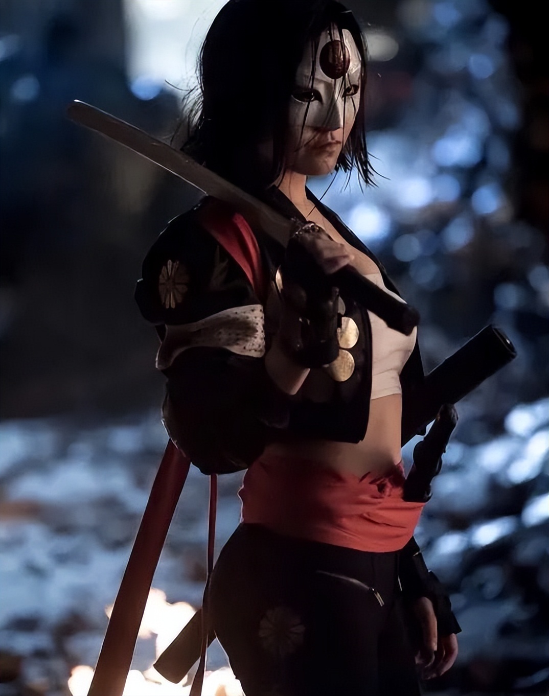 紧身制服别硬穿,曲线差异很明显,有的飒爽,有的是来搞笑的吧