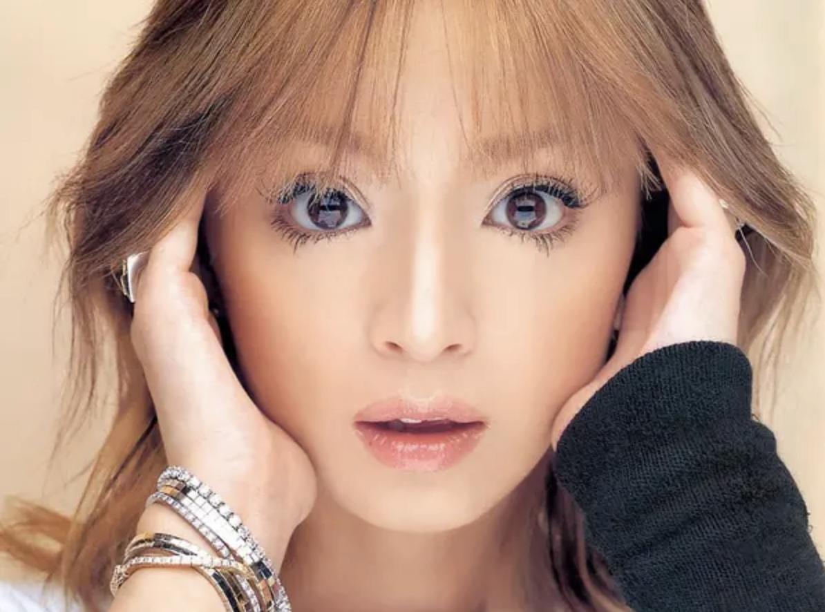 折磨ai,IU自曝患耳疾