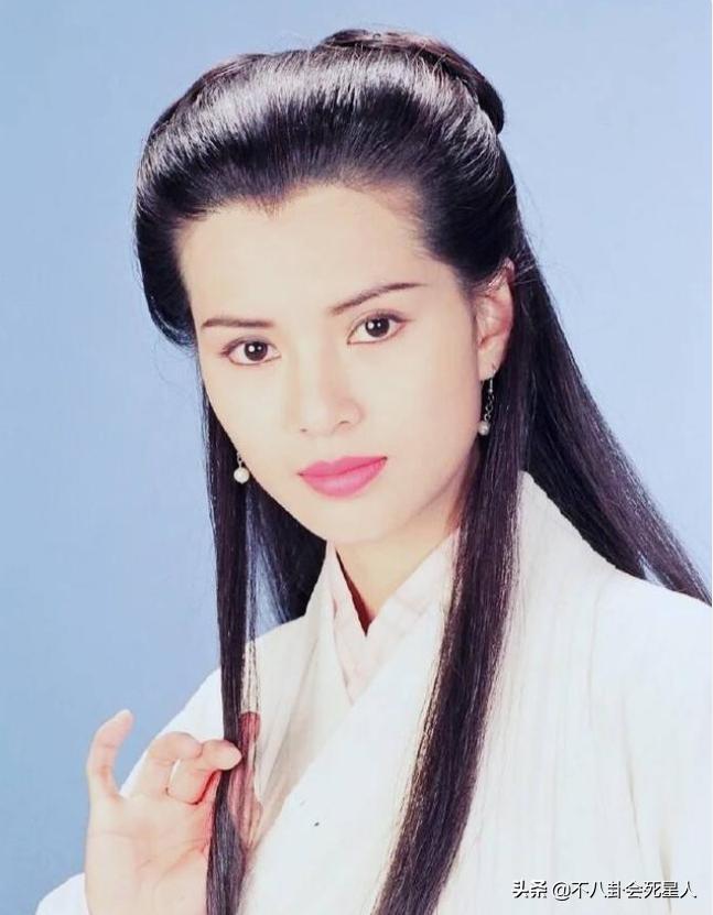 51岁钟丽缇玩冲浪晒好身材,钟丽缇出席活动力压柳岩