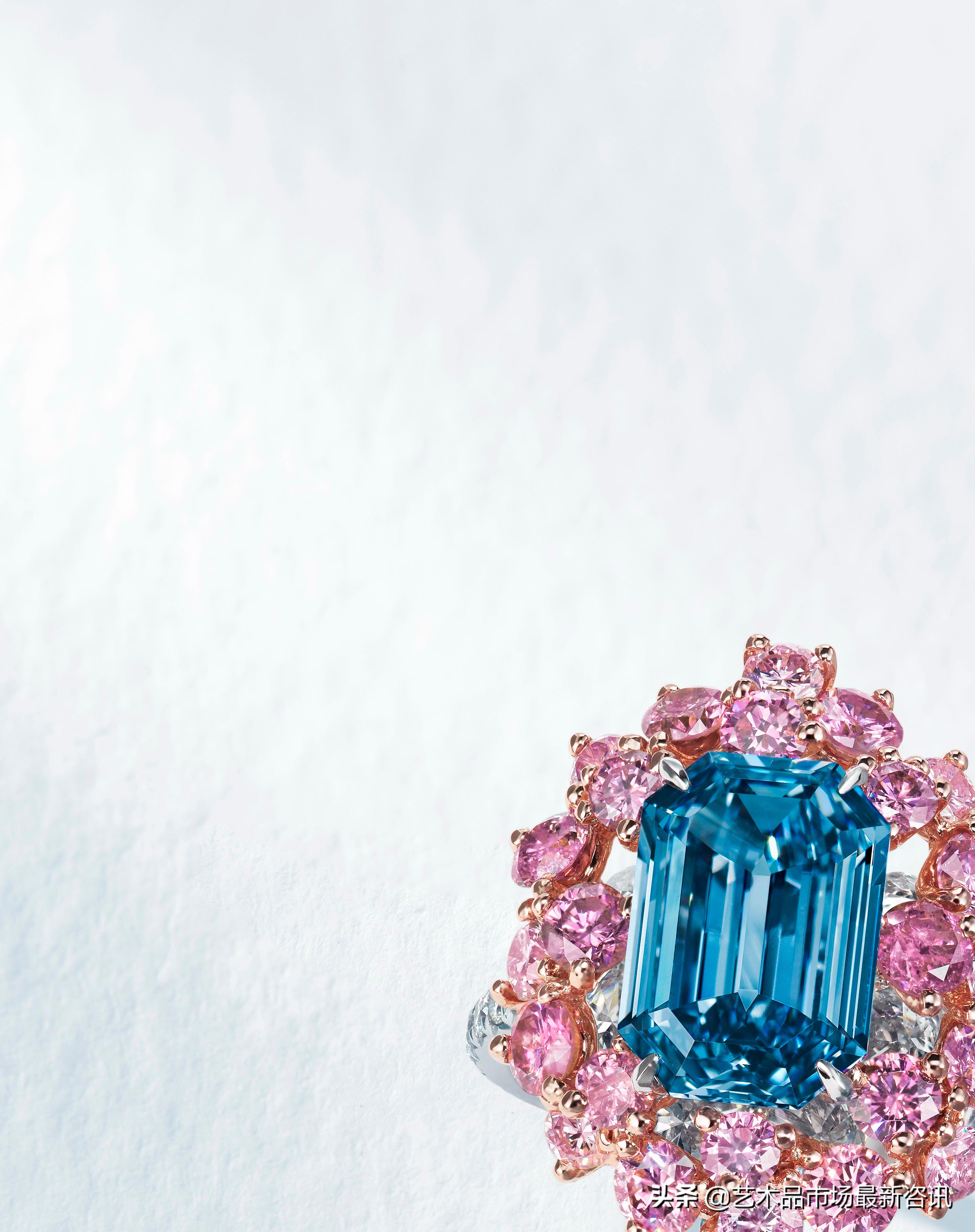 拍卖会顶级翡翠,顶级帝王绿翡翠吊坠最高拍卖价