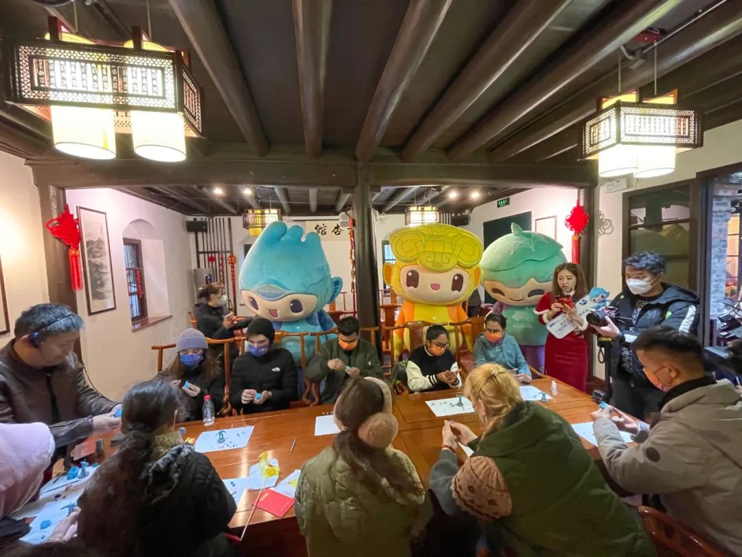 亚运遇上非遗！黏土捏出来的宸宸太萌了