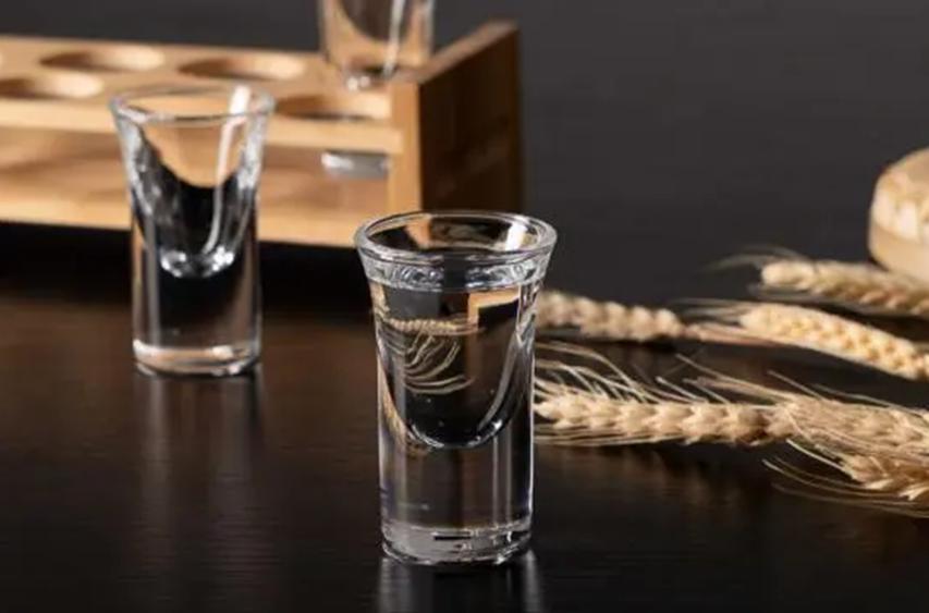 资深酒友白酒推荐,网上的白酒怎么那么便宜