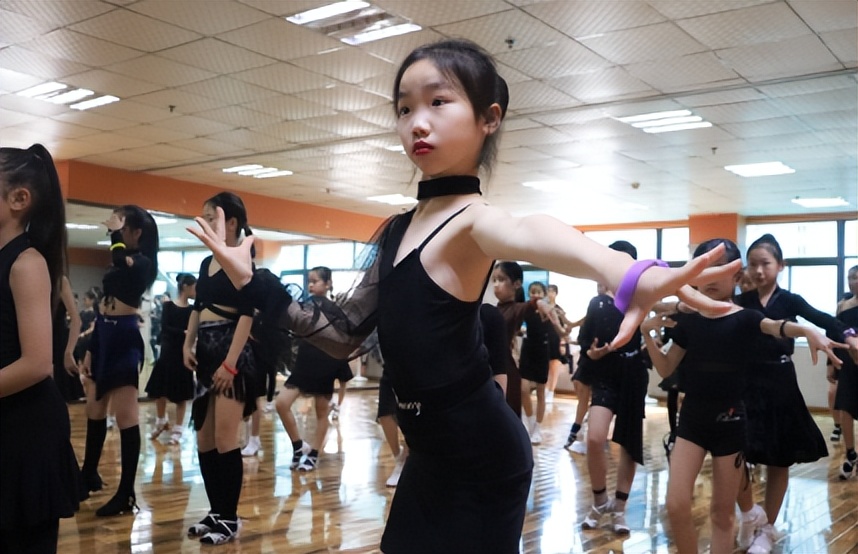 拉丁舞的概述及好处,关于拉丁舞的论文