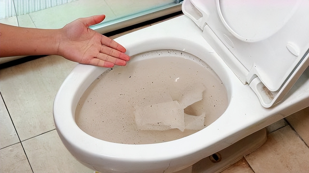 马桶下水慢拿下来,马桶下水缓慢师傅怎么修的