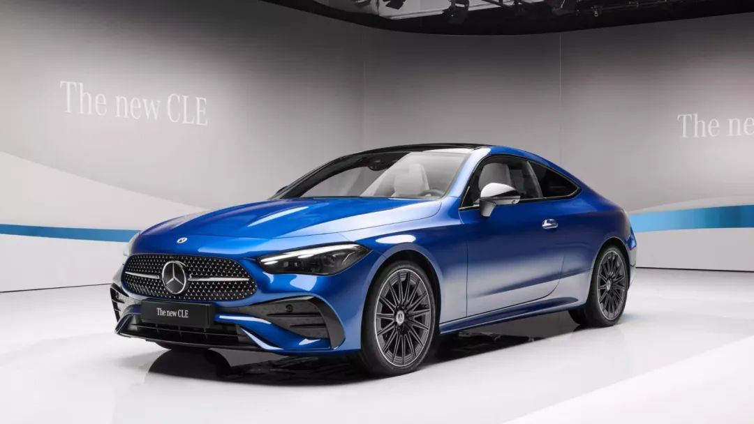 奔驰gle双门全新2023款,奔驰双门和四门汽车哪个好