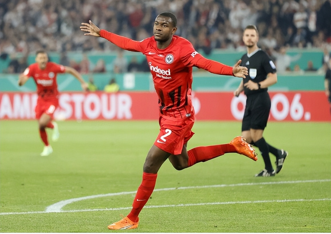 托特纳姆热刺14-15赛季阵容,托特纳姆热刺继续紧追领头羊