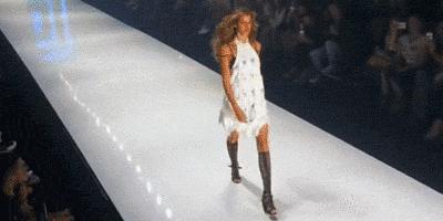 一步45万美金,小李子念念不忘的国际超模,也受不了丧偶式带娃