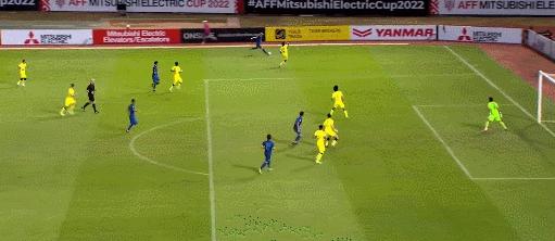 3万人见证3-0！国足苦主超级翻盘，球员跳舞庆祝，跟越南会师决赛