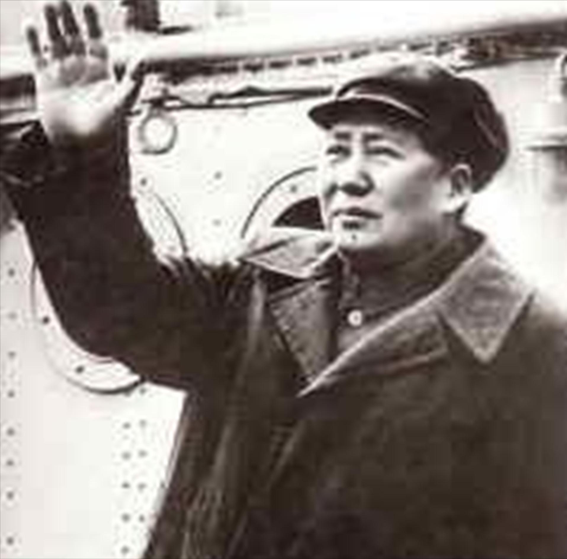 蒋介石晚年想和平回归，毛主席承诺：你儿子可以当台湾省长！