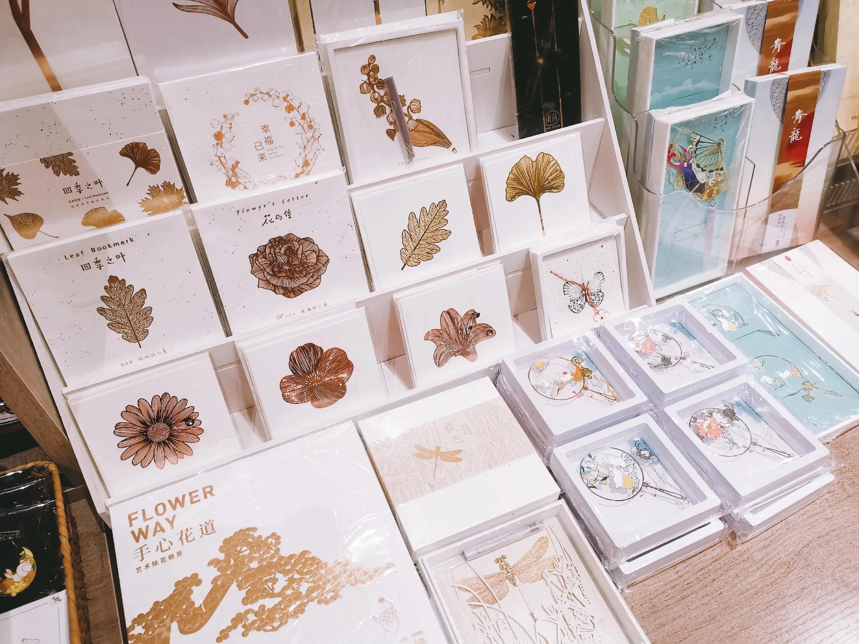 没落的重庆杨家坪，热闹的中迪广场钟书阁