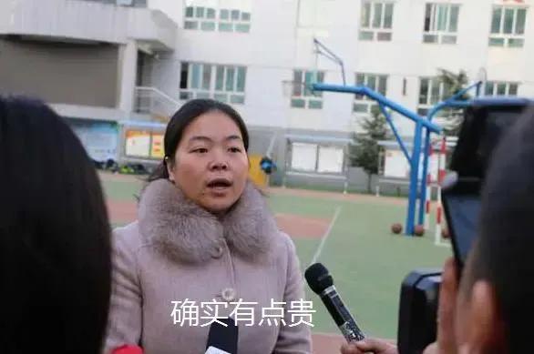 校服2300元被家长抱怨,家长不想购买3000元校服