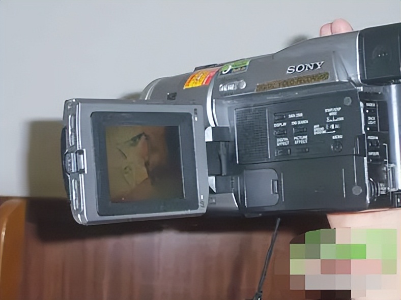 深扒2003年“张钰事件”：20盘录像带，30个导演，1场桃色罗生门