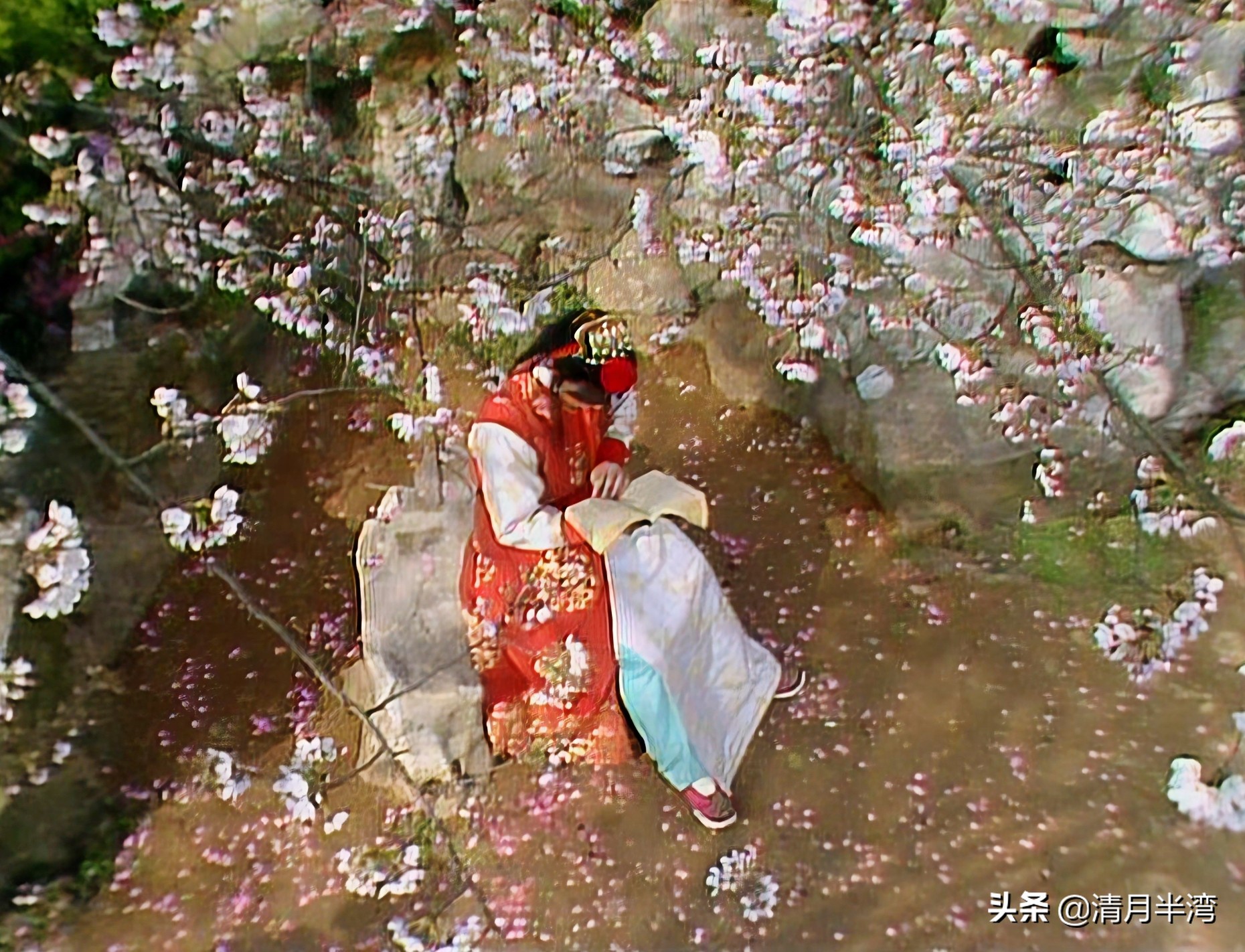 同样是演“宝黛读西厢”，87版美得像古画，新版怼脸怼嘴还怼胸？