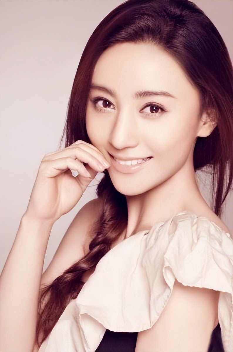 尤小刚与田歌离婚30年:他三婚娶小妻子64岁做父亲,她至今单身