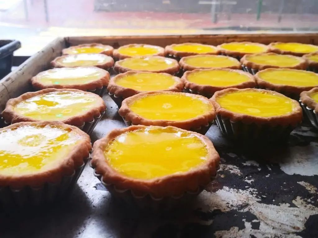 想食Law霸手上个件蛋挞-香港深水埗美食