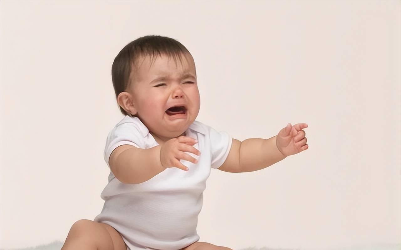 半岁孩子死活不吃奶粉,一岁多宝宝不喝奶要饿着吗