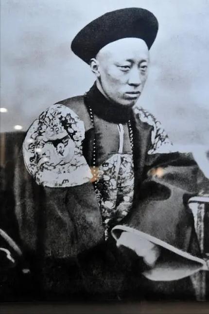 三岁半小孩入睡,三岁小孩就当了皇上