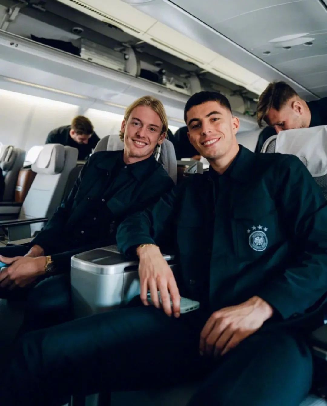 世界杯帅气球员西装,世界杯阿根廷男模队西装照高清