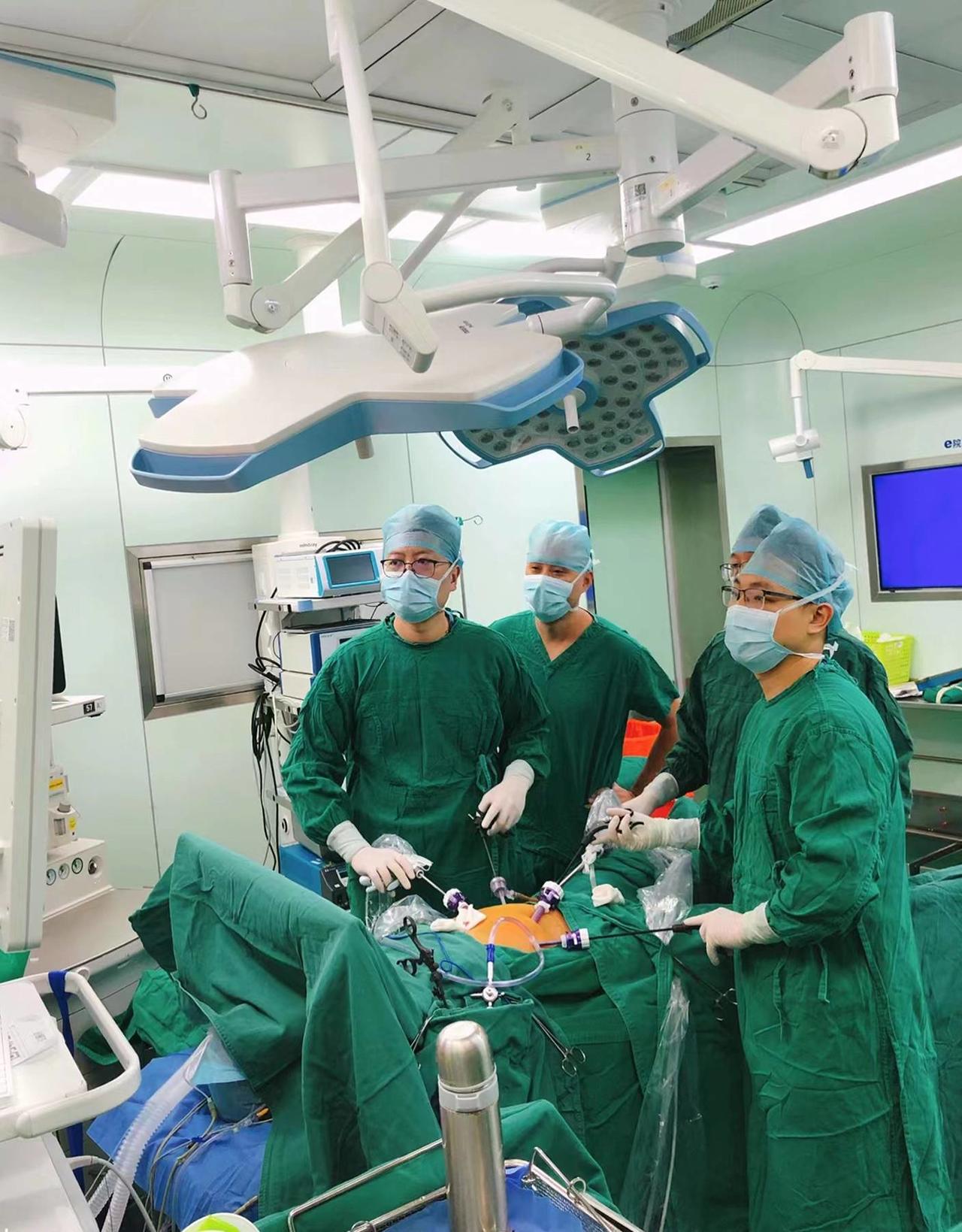 男子五脏六腑反着长医生“反向”手术成功切除肿瘤