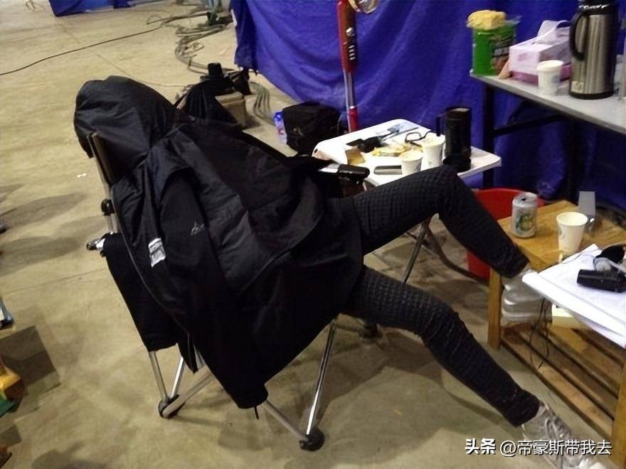 中国的演员·张咏华在登山时因心脏病突发去世