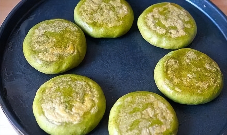 老人墓碑贴二维码扫墓可回看人生,墓碑贴二维码可回看人生