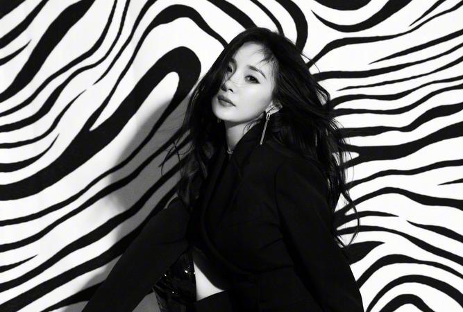 “亚洲第一美胸”*思敏杨**：从住豪宅到开拉面馆，胸怀大志笑对人生