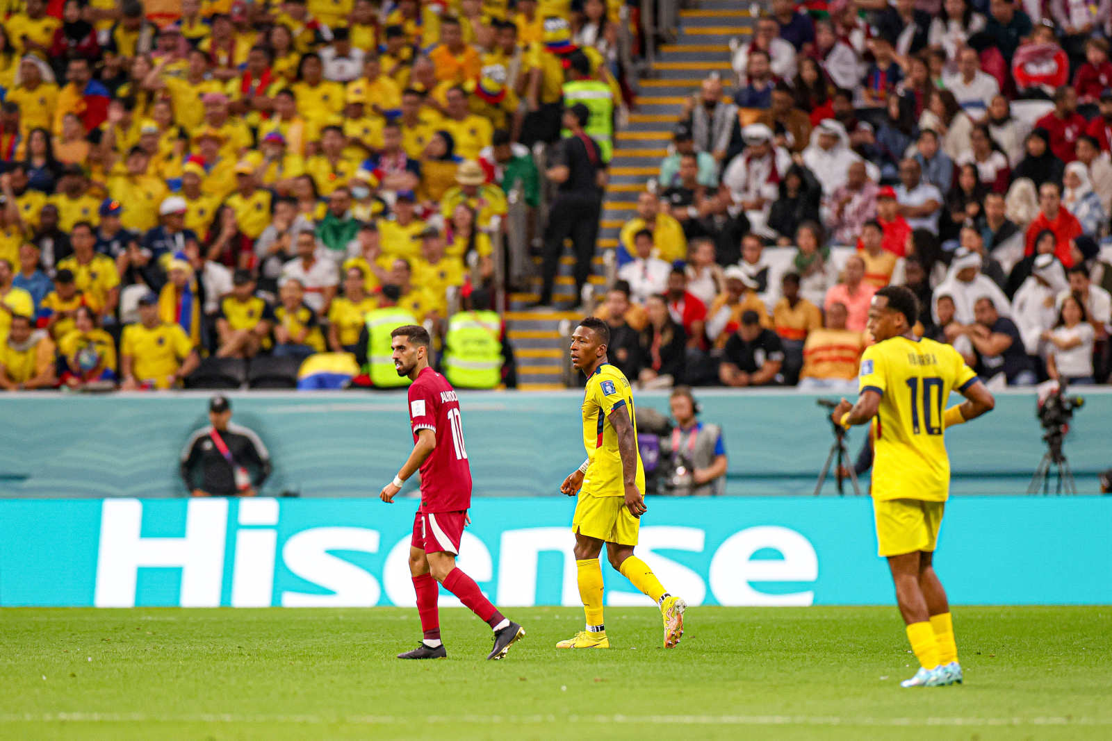 卡塔尔吐槽中国足球爆笑名场面,卡塔尔世界杯被西方媒体抨击新闻