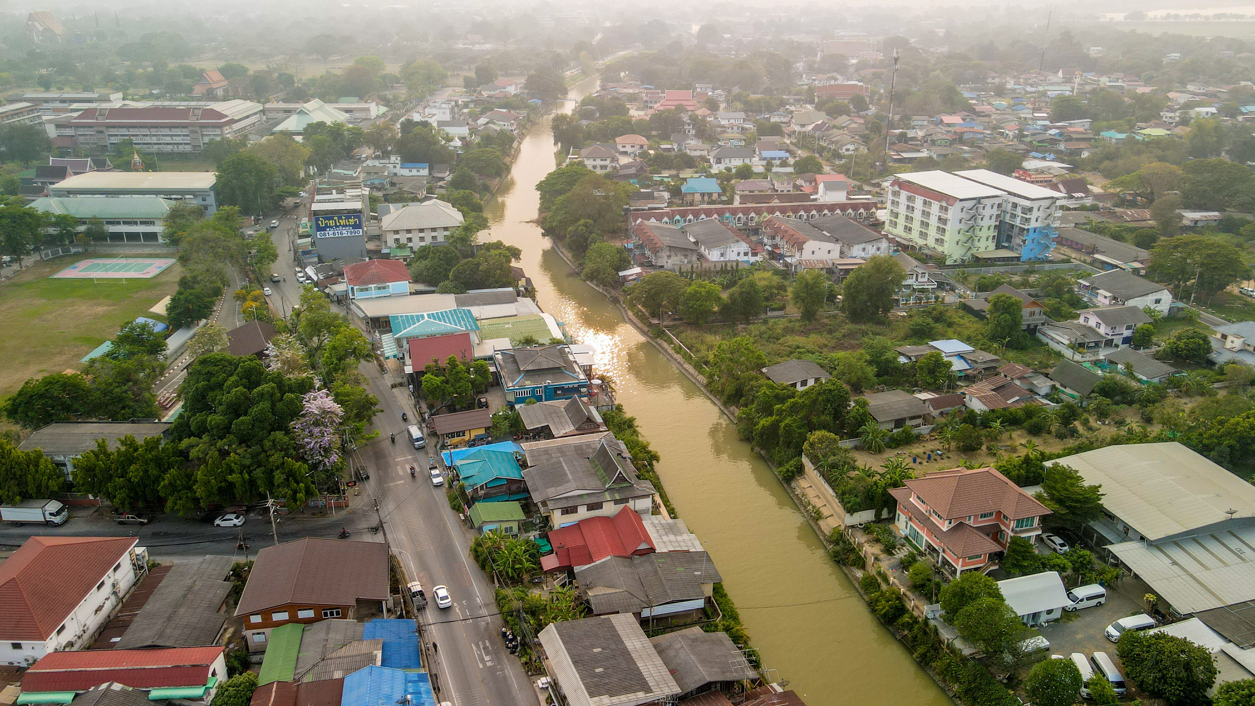 骑摩托车是探索泰国大城府的绝佳方式，租用详细攻略来了