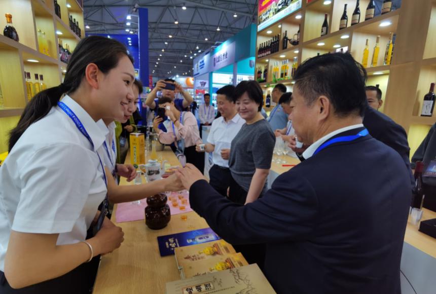 陇酒品评品鉴暨招商推介会在成都举行，签约金额2.3亿元