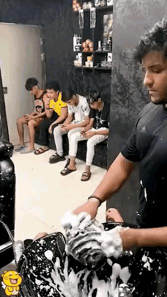 女朋友平胸是什么心理,女朋友是平胸怎么形容