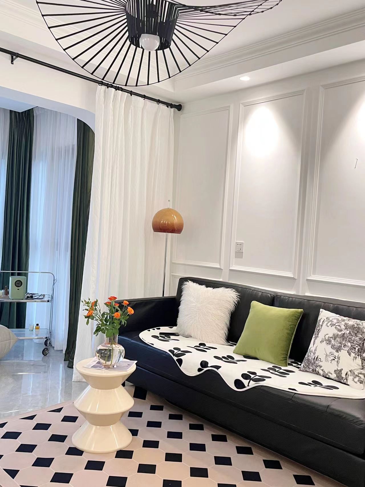 我妈说，皮沙发总算不冷冰冰啦