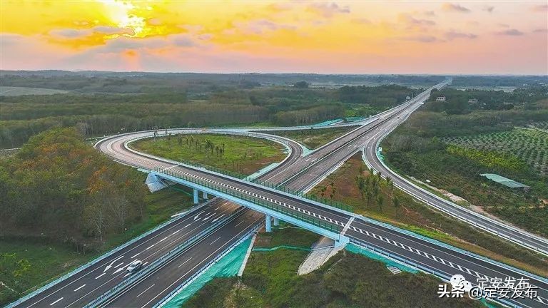 三十铸“塔”越“岭”而上