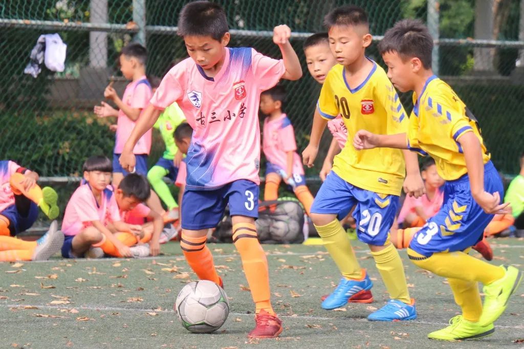 足够精彩校园足球联赛火热进行中,中山足球俱乐部联赛