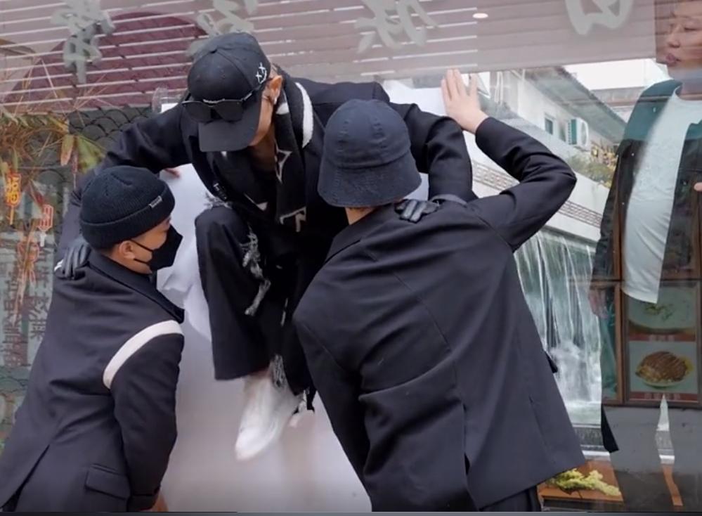 在抖音上最火的魔术师,魔术师水上漫步视频