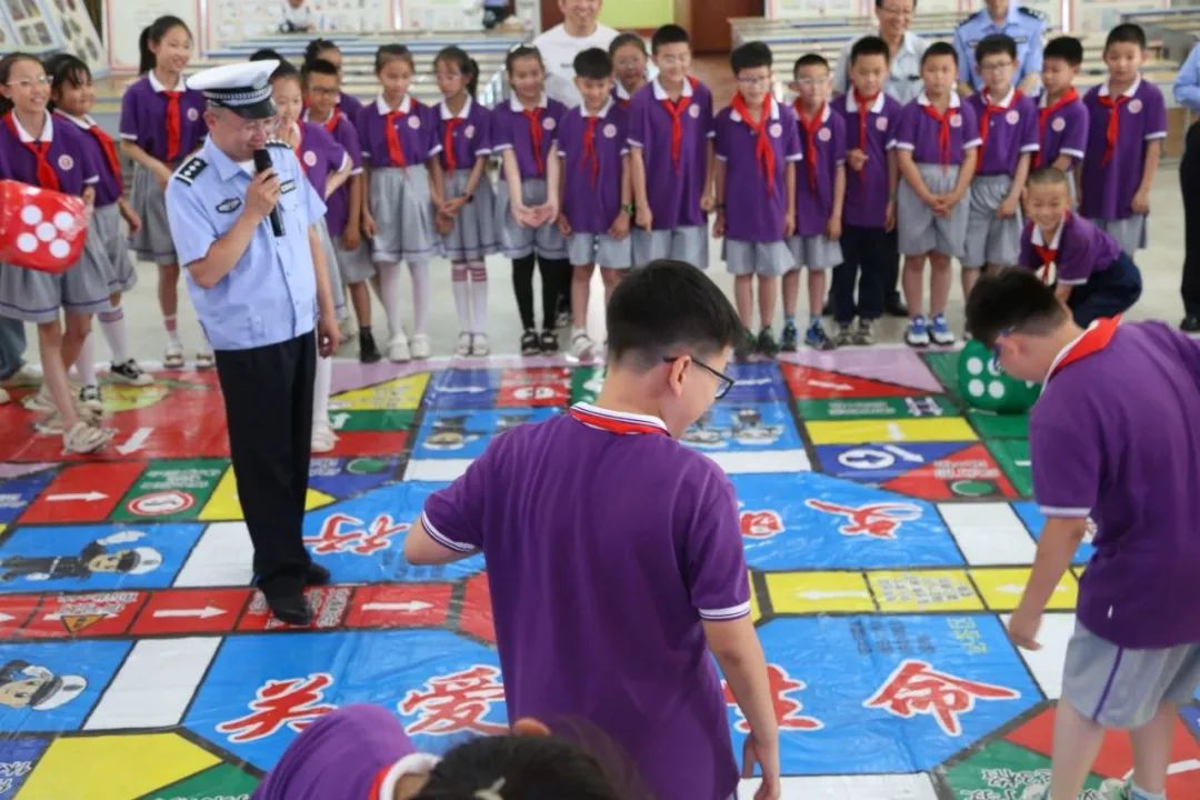 一盘“飞行棋”交规入心里