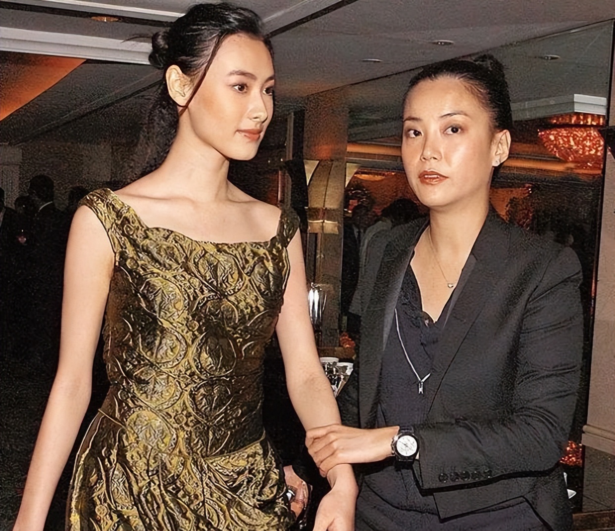 “只生孩子不结婚”的8位女星，看似洒脱淡然，实则吃尽了苦头