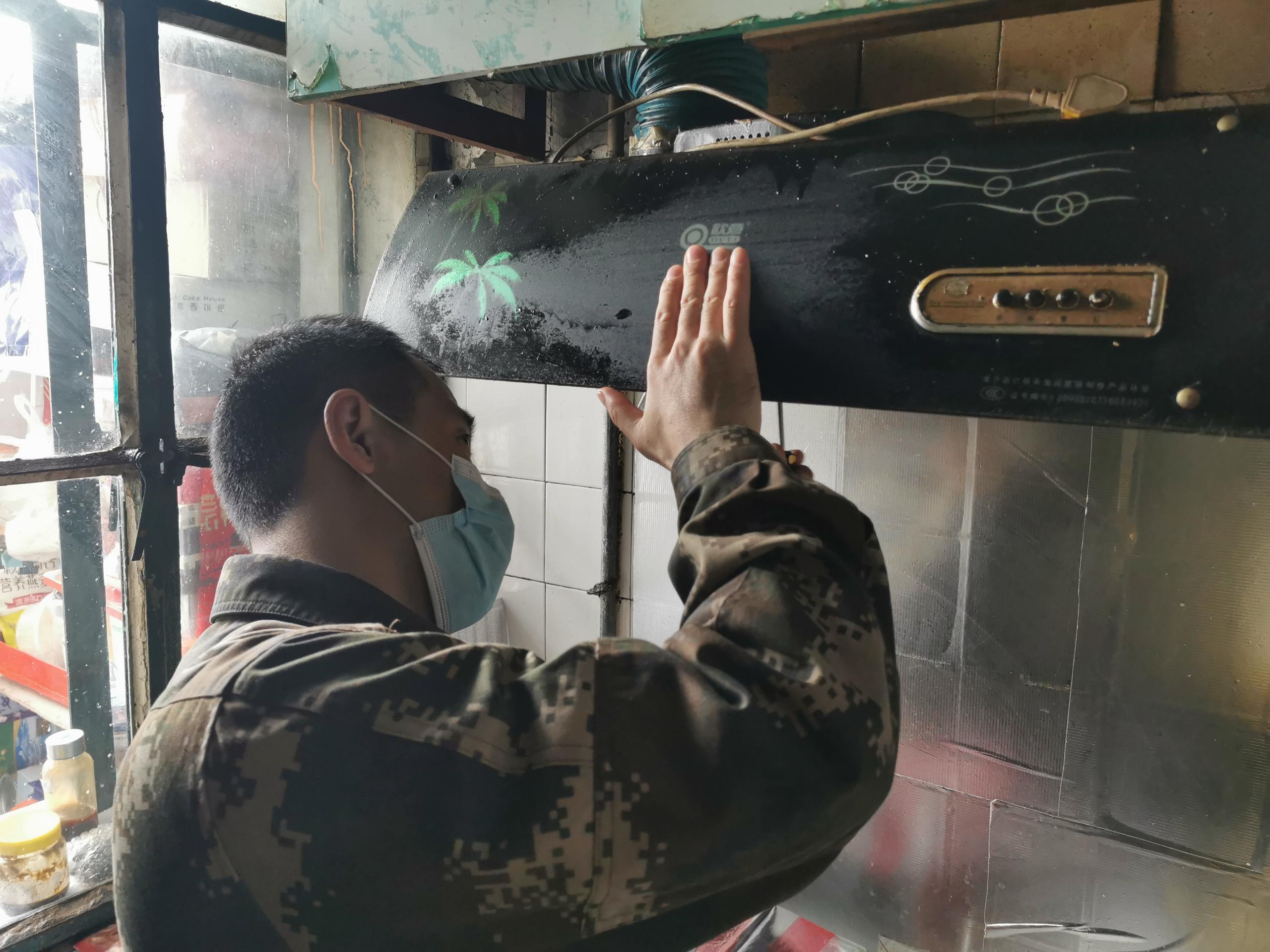 长春市民政局|幸福人生多彩夕阳公益项目助困境老人去污除油