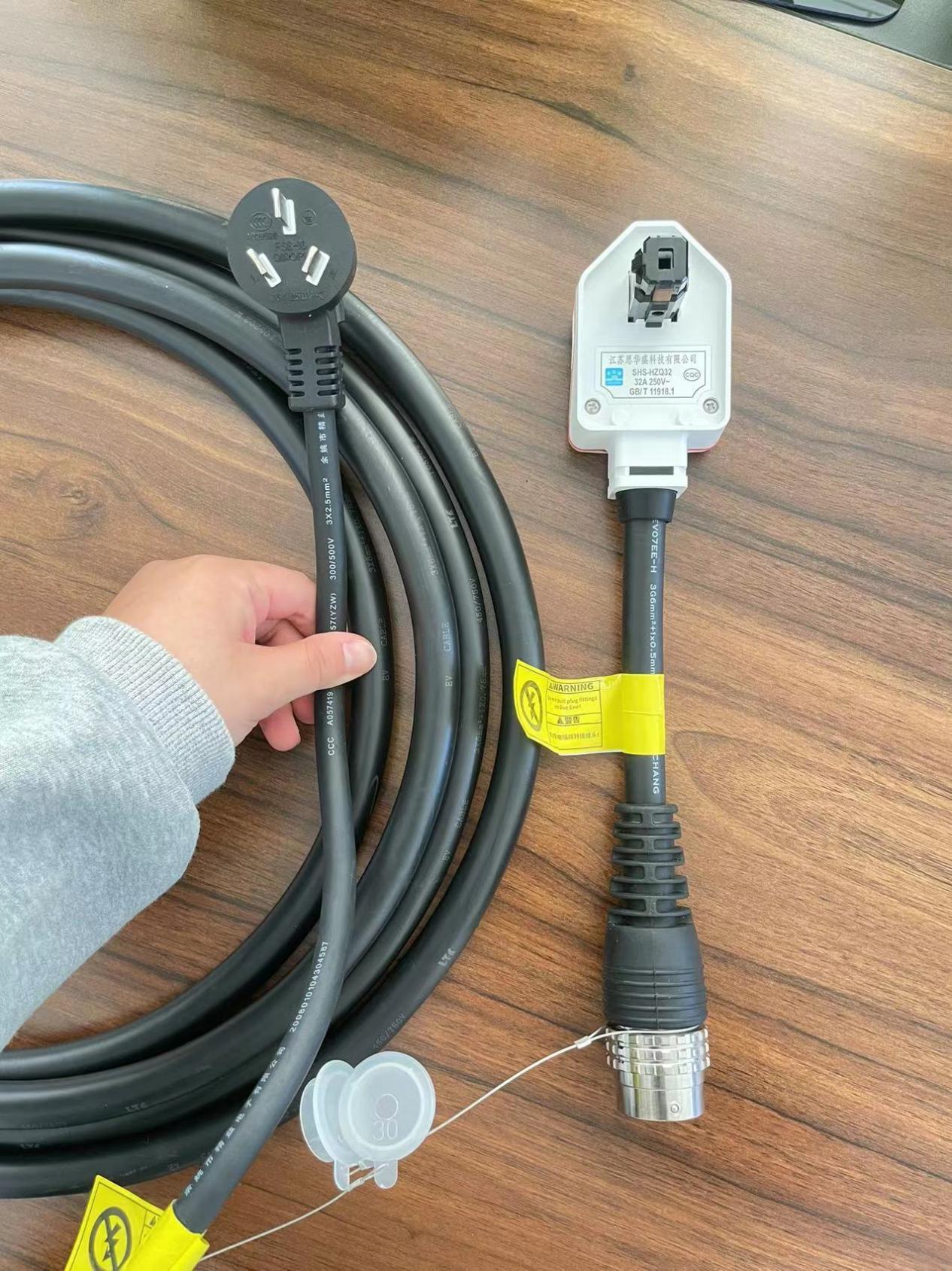 欧拉闪电猫家用充电讲解,欧拉闪电猫的充电口怎么打开