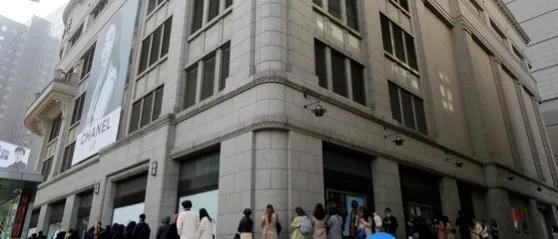 韩国人抢购奢侈品,韩国人买奢侈品疯吗