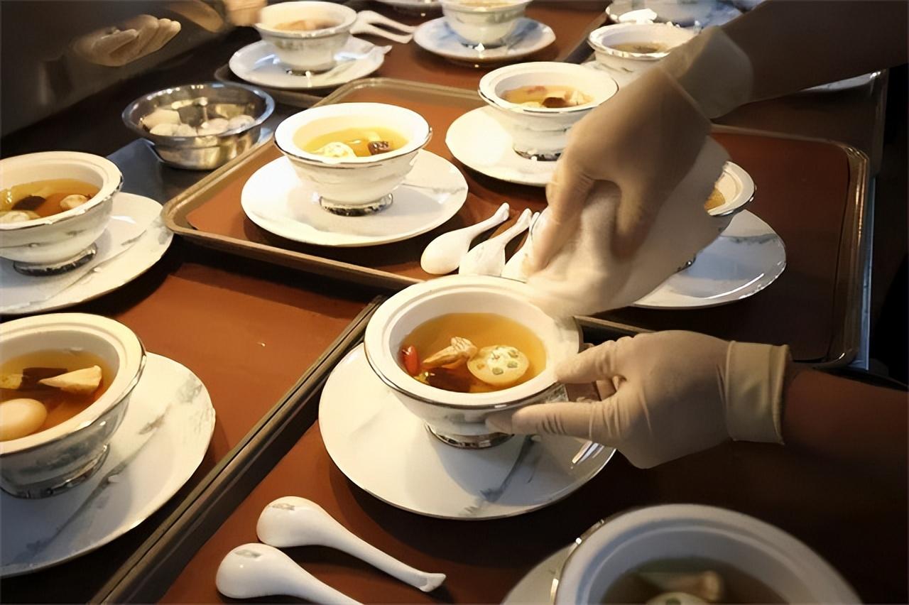 人民大会堂建成后的第一次国宴,人民大会堂新年国宴