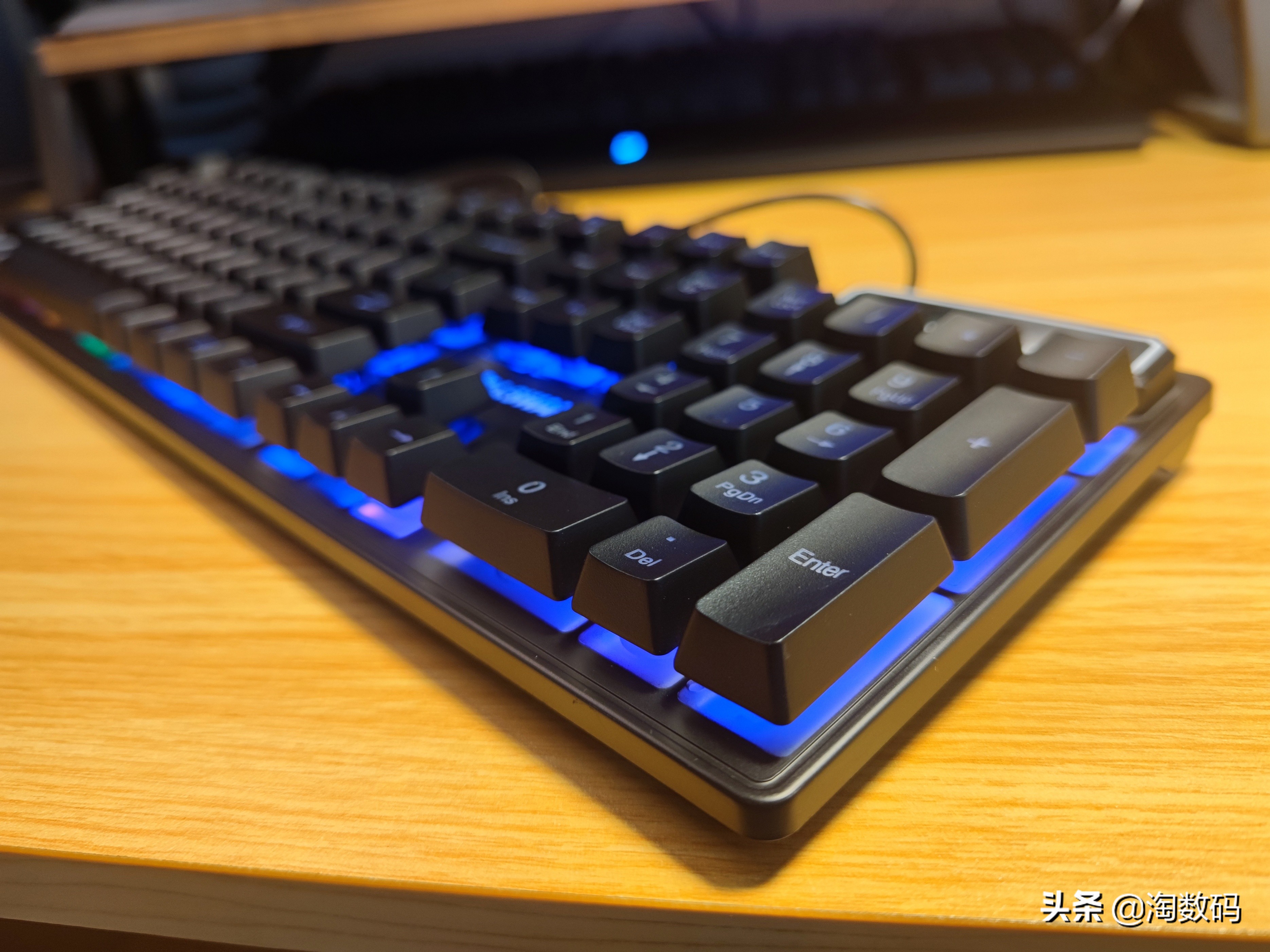 红轴游戏键盘推荐100以下,红轴游戏全键键盘推荐100元以内