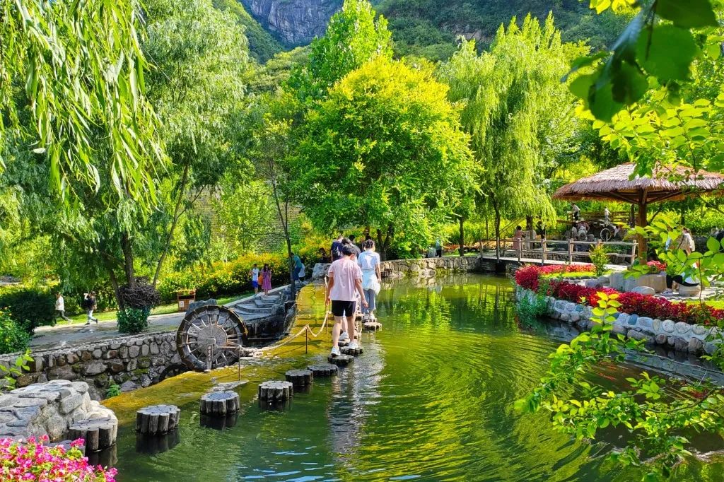 漫山花溪谷五一开吗,漫山花溪谷春节开放吗