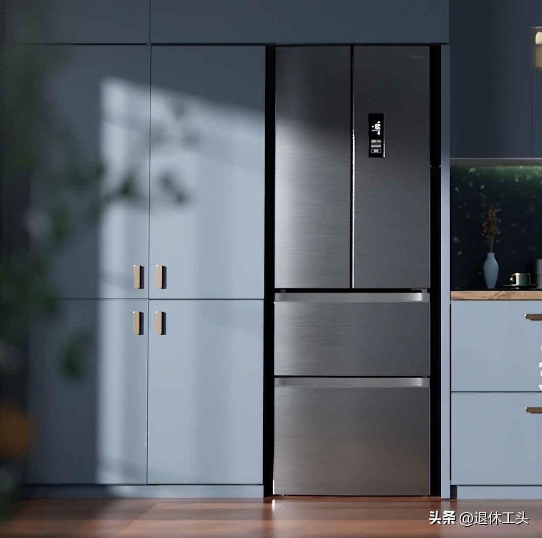 两个单开门冰箱和一个双开门冰箱,冰箱单开门和双开门利弊