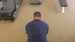 肩膀总是处于紧张状态怎么治疗,跑步肩膀僵硬怎么放松