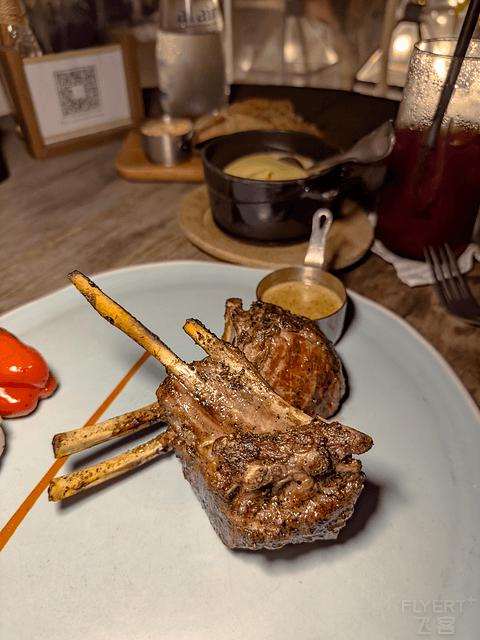 阿联酋丽思卡尔顿,阿联酋野奢帐篷