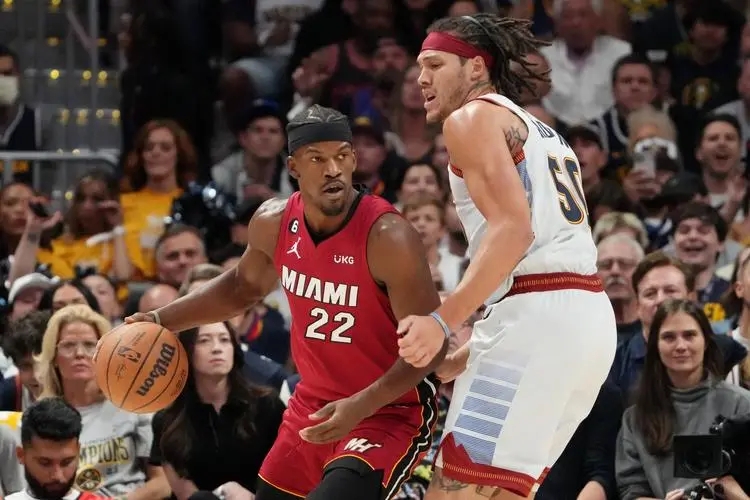 美媒重排历史前十中锋,美媒重排历史前十库里破天荒入选