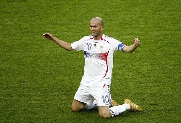 足球身价最高的是不是内马尔,身价最高的足球运动员梅西