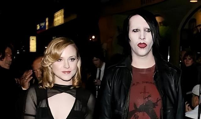 家暴、PUA、当众强奸，明星这个没心没肺的男人终于挨锤子了