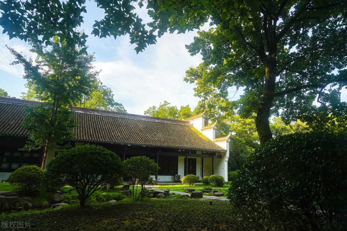 描写校园风景的诗句古诗,写校园景色的唯美诗词