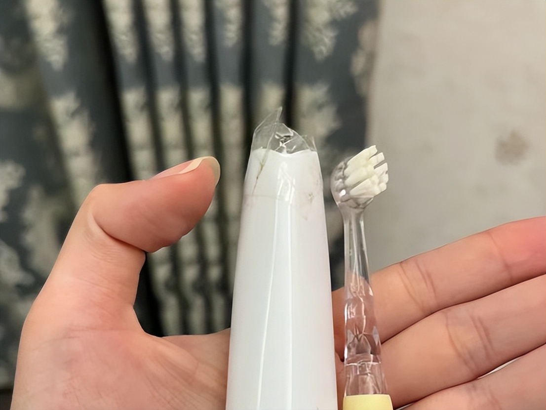 babysmile电动牙刷s202和s204,1-2岁婴儿电动牙刷测评